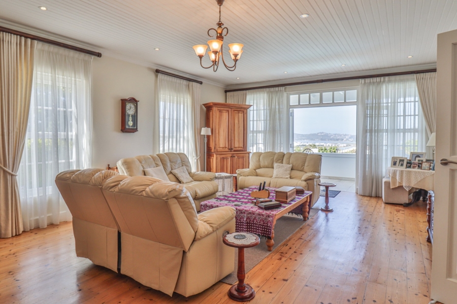 6 Bedroom Property for Sale in West Hill Eastern Cape